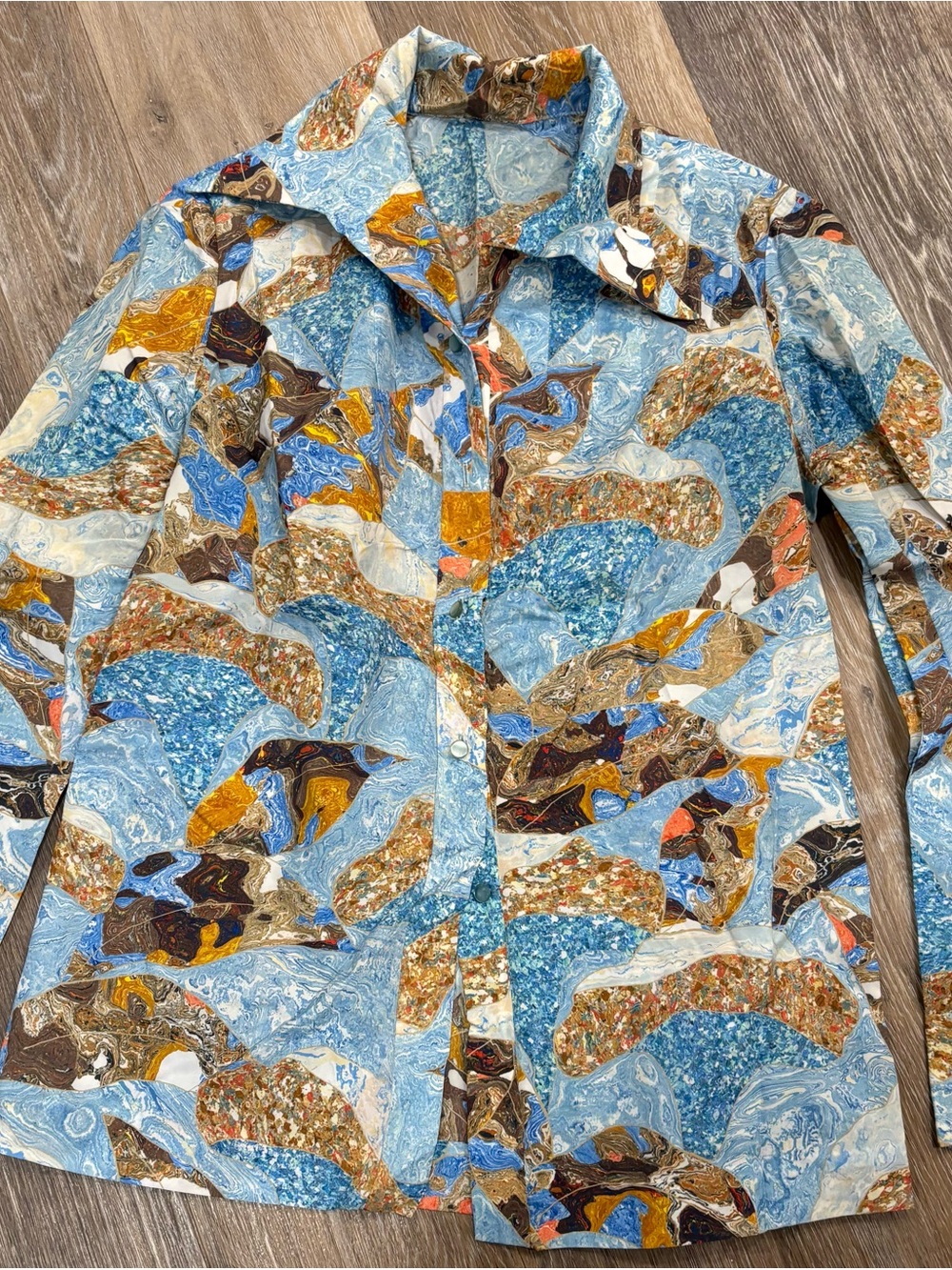 Vintage Disco Abstract Marble Print Button-Up Shirt in Blue & Gold